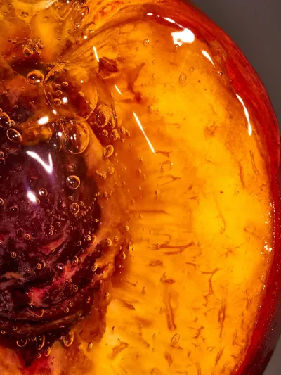 L’Art de Nourrir les Peaux. Where rich care blends with gourmand textures and sensorial fragrances, nourishing the skin for the pleasure of the senses.